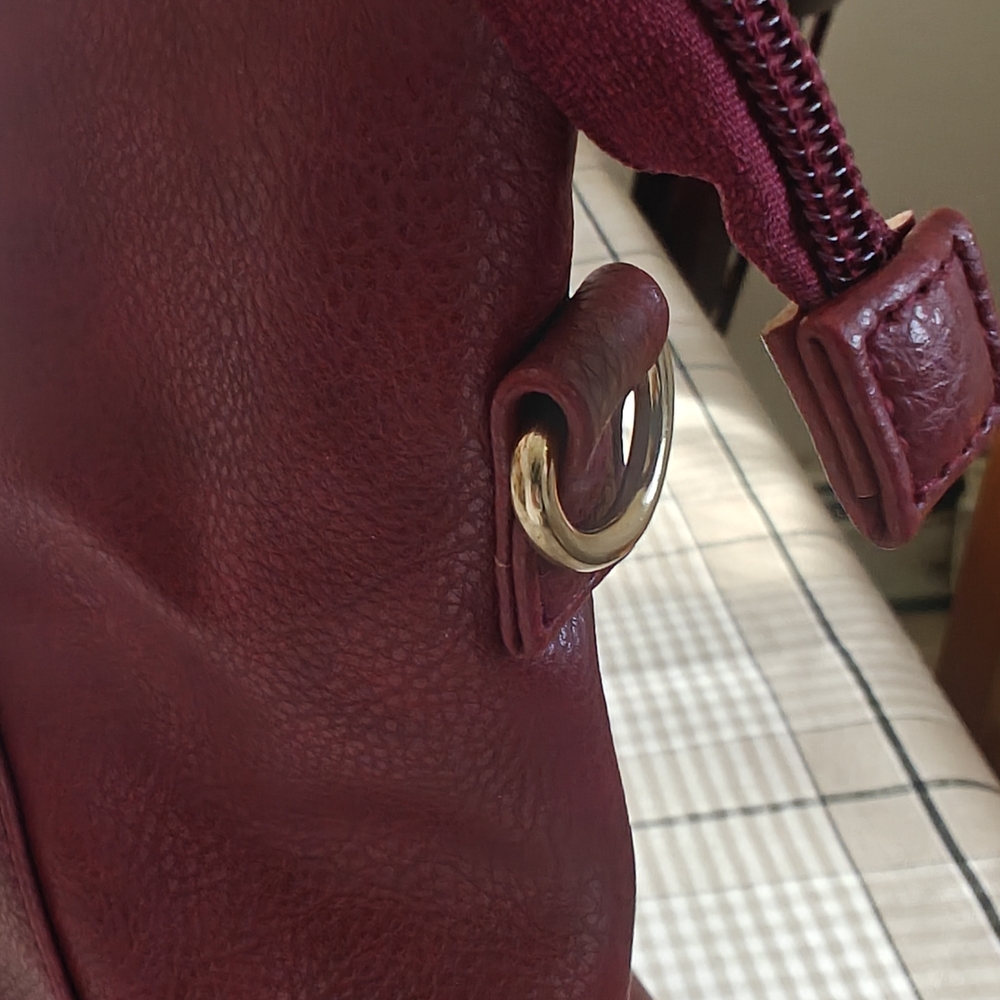 Elegant Burgundy Leather Tote Bag - Picture 9 of 16